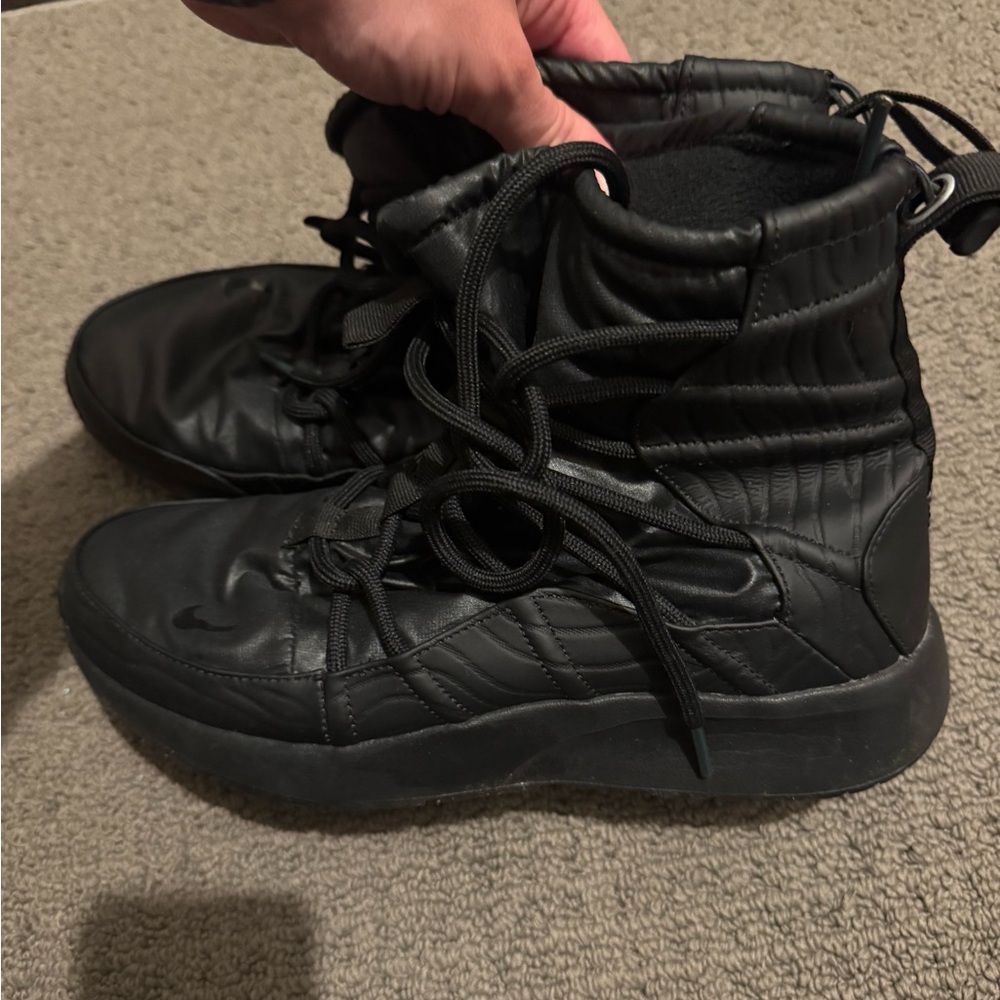 Nike Tanjun High Rise Boots